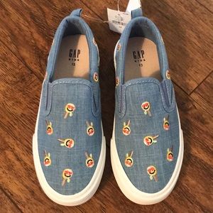 Gap kids slip on tennis shoes